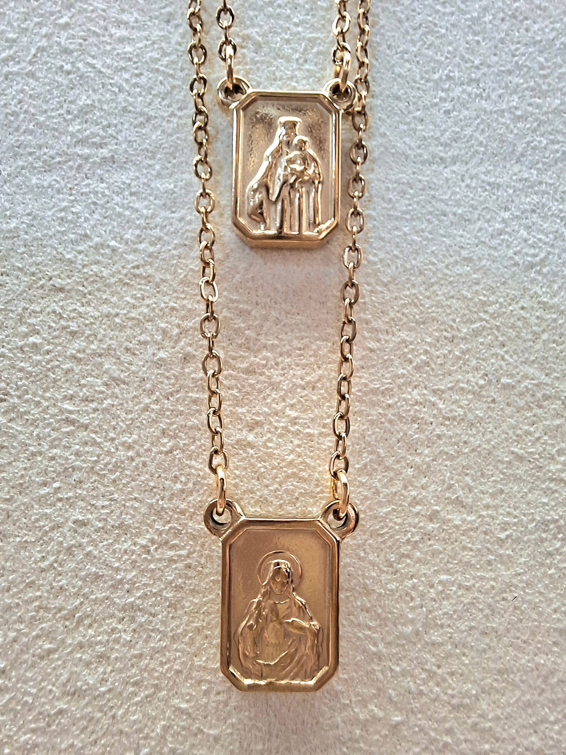 Escapulário em Aço — Nossa Senhora do Carmo e Sagrado Coração de Jesus