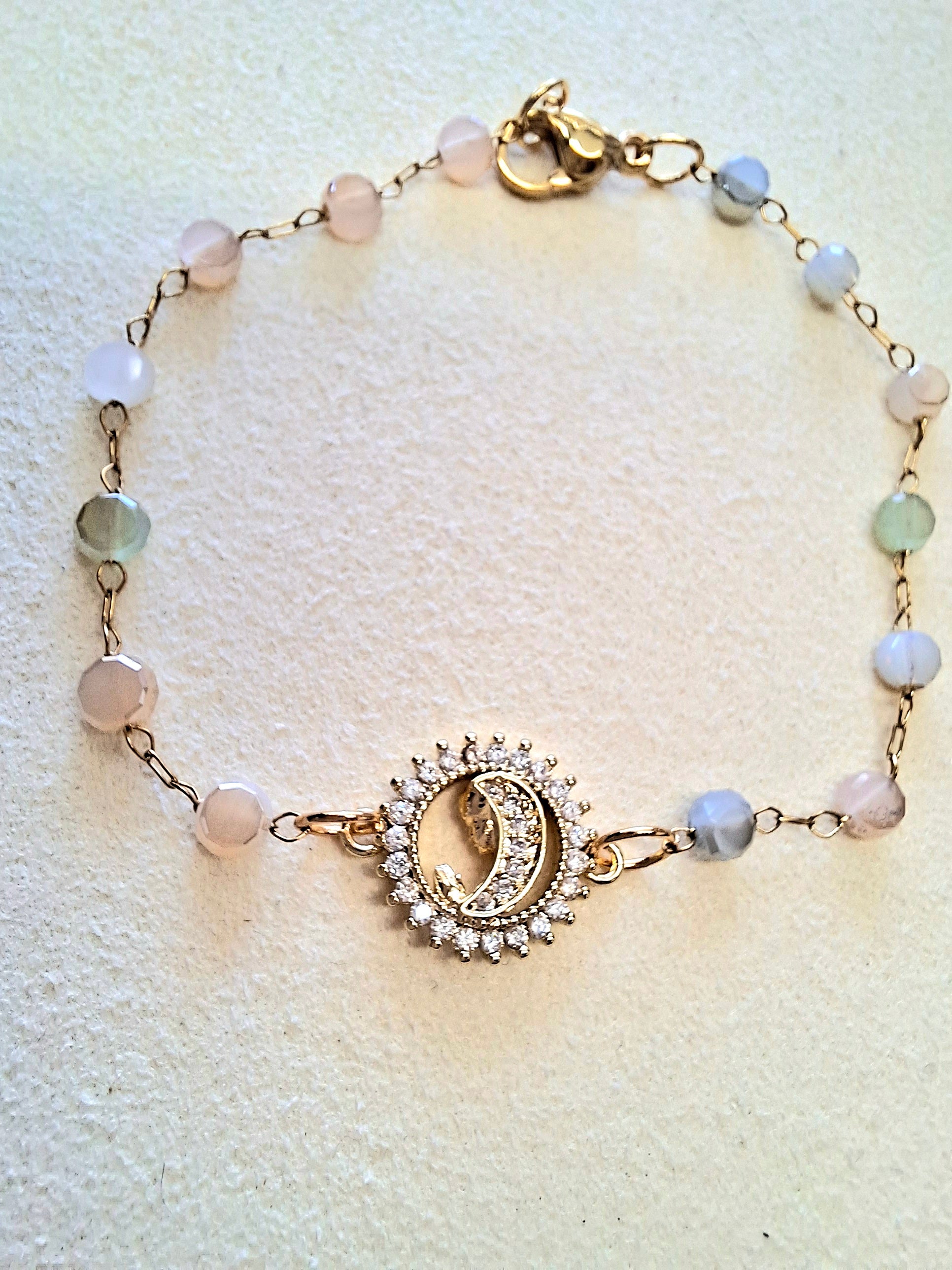 Pulseira Nossa Senhora com Cristais Multicolor — Aço Dourado