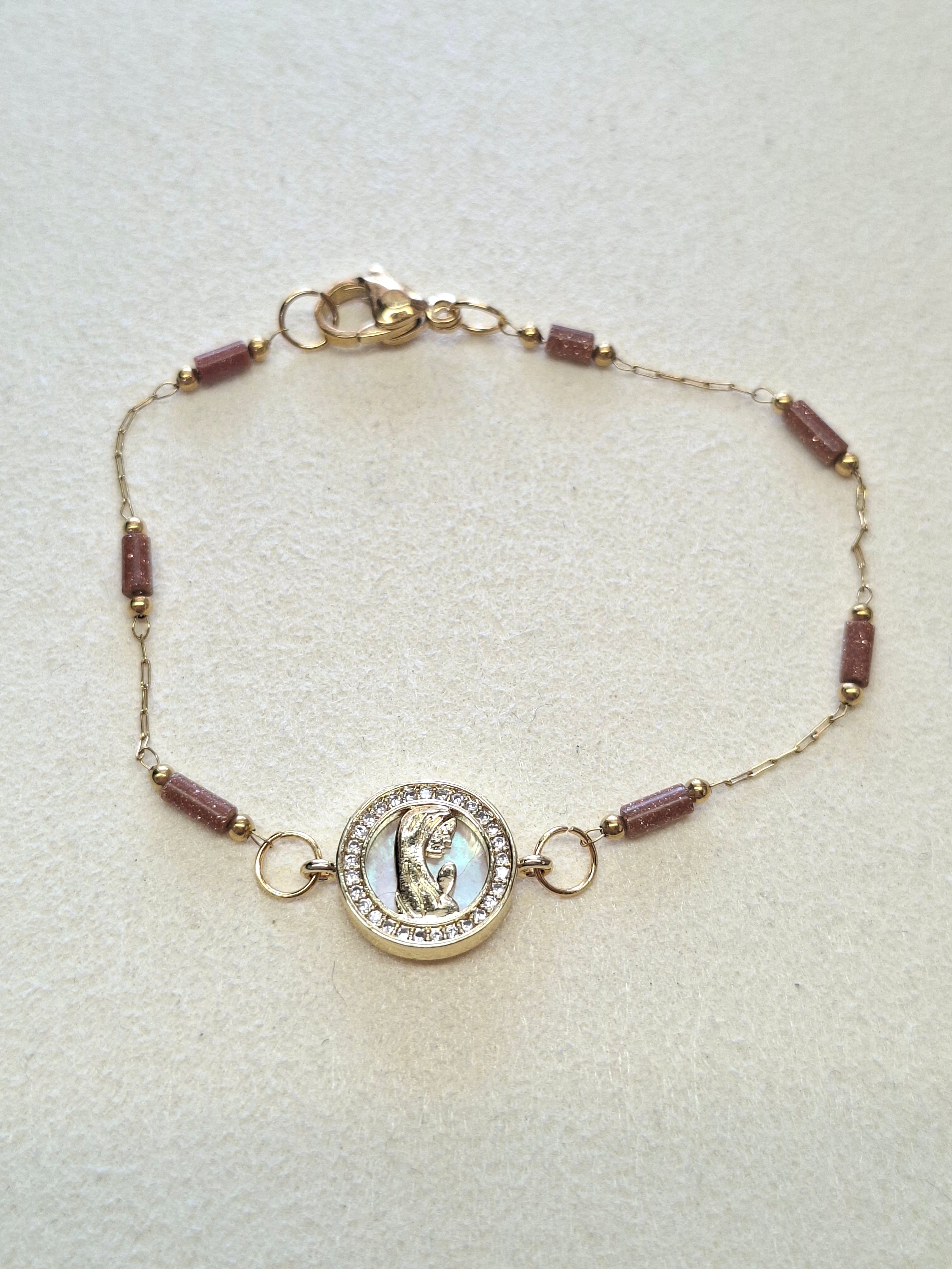 Pulseira Nossa Senhora com Goldstone e Madre Pérola — Aço Inoxidável