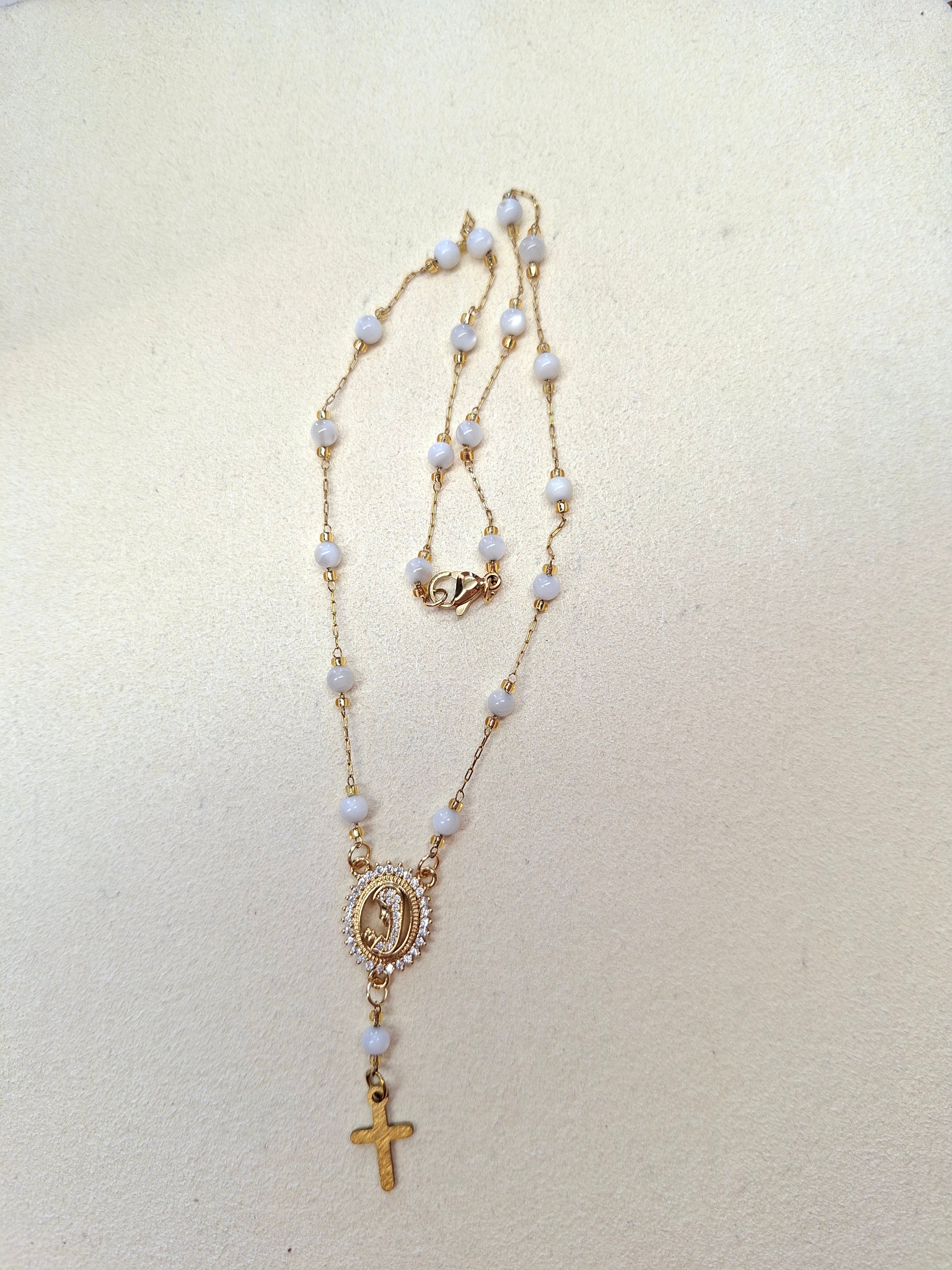 Dezena em Pedra Madre Pérola com Passador de Nossa Senhora e Cristais em Aço Inoxidável Dourado