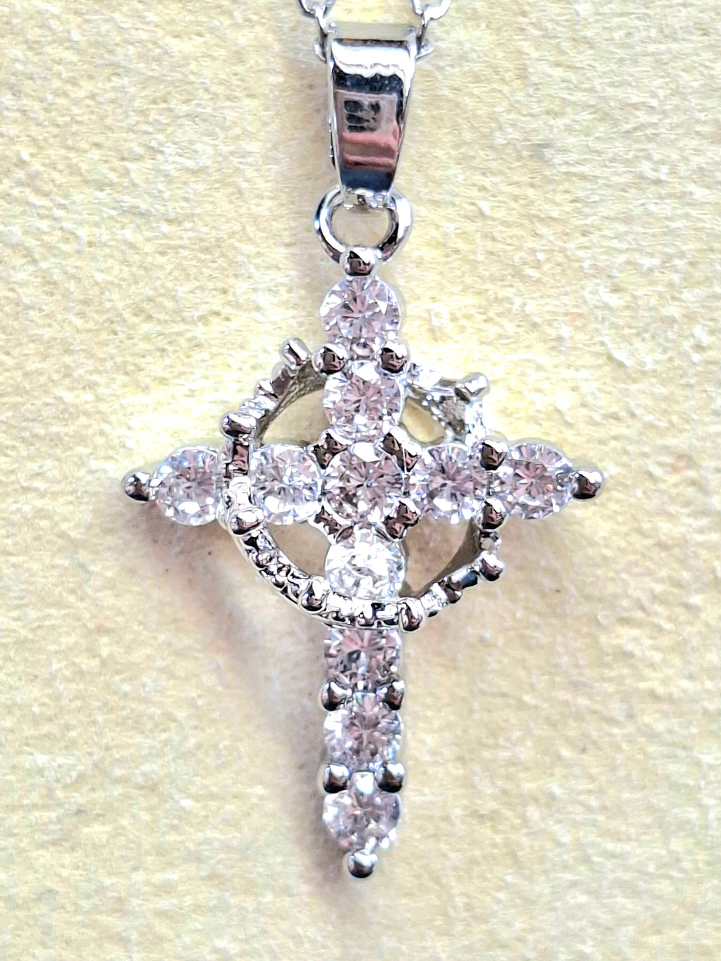 Colar Cruz de Cristais com Coroa em Aço Prateado