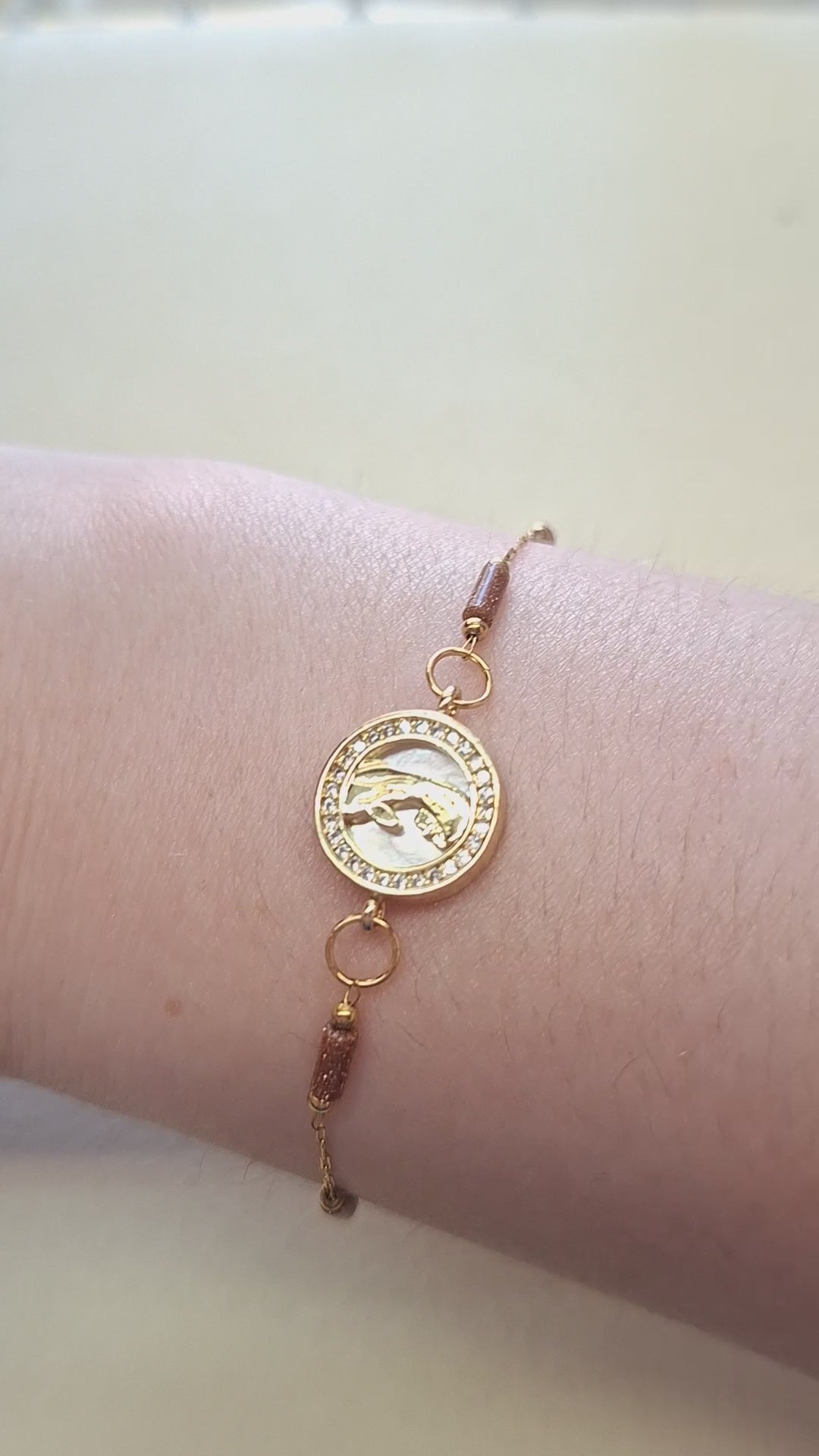 Pulseira Nossa Senhora com Goldstone e Madre Pérola — Aço Inoxidável