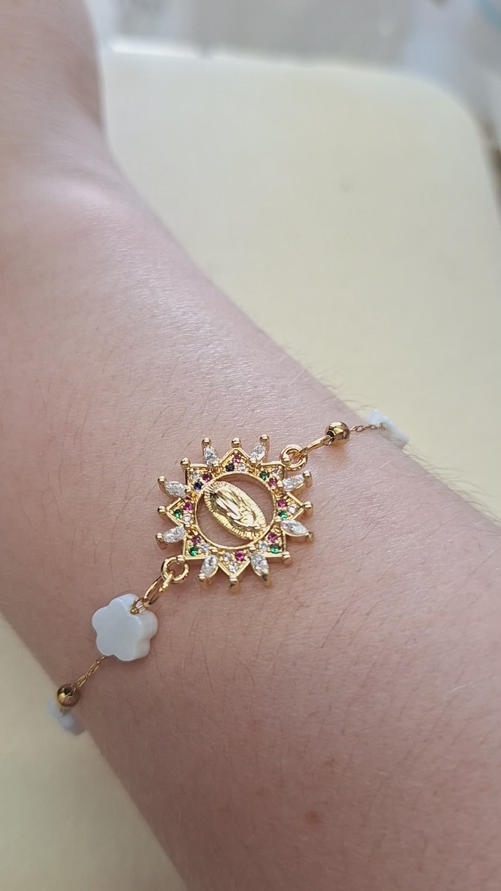 Pulseira Nossa Senhora com Flores de Madre Pérola — Aço Inoxidável