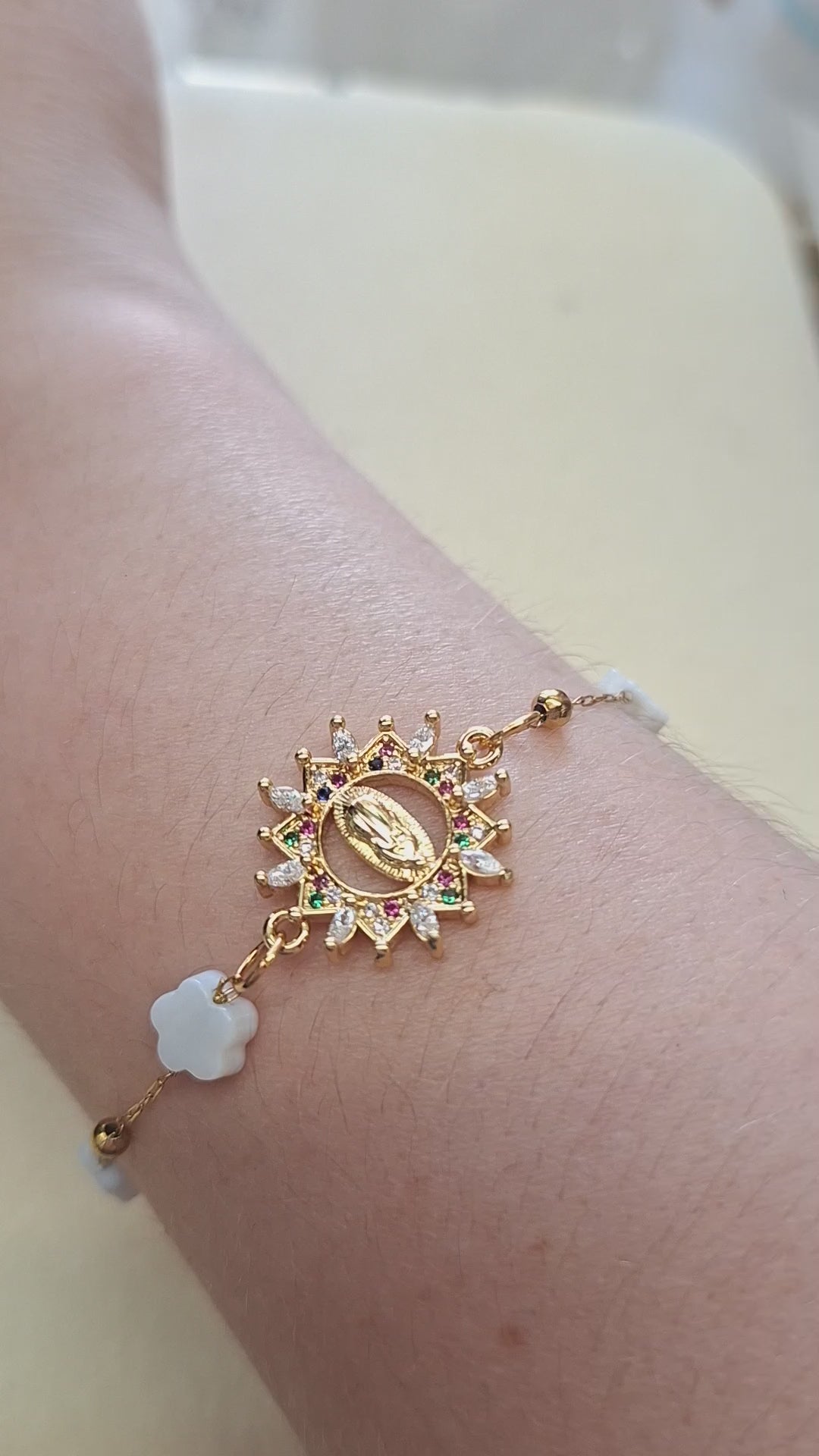 Pulseira Nossa Senhora com Flores de Madre Pérola — Aço Inoxidável