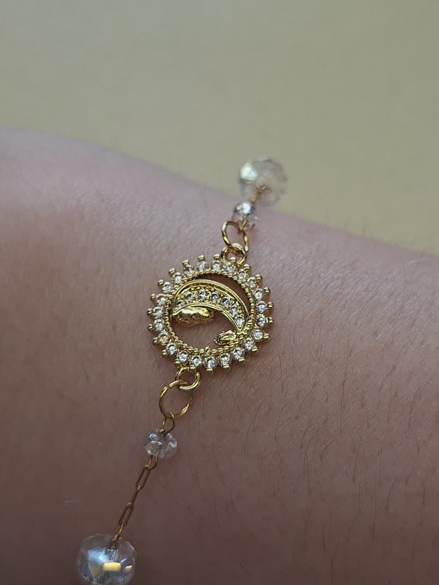 Pulseira Nossa Senhora com Cristais — Aço Dourado