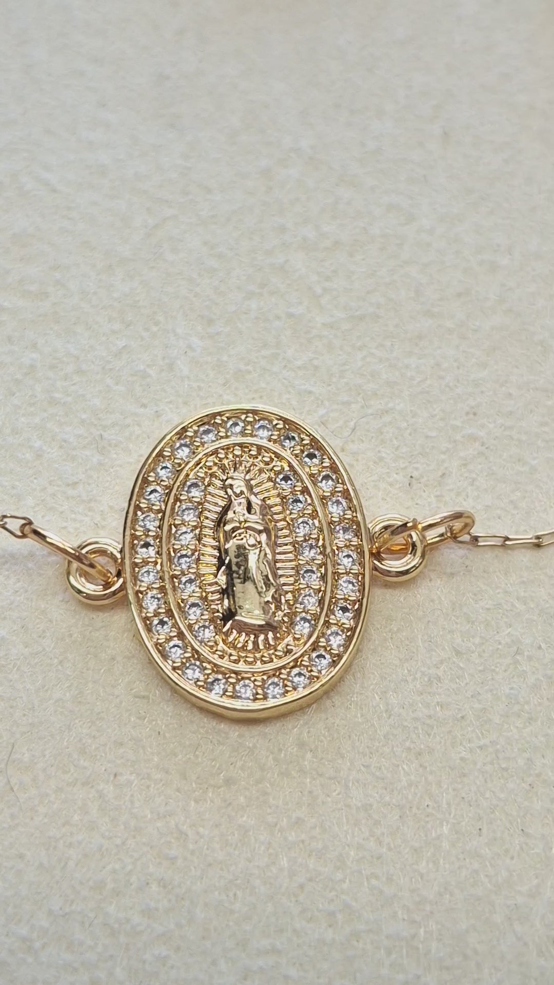 Pulseira Nossa Senhora com Pérolas de Água — Aço Inoxidável Dourado