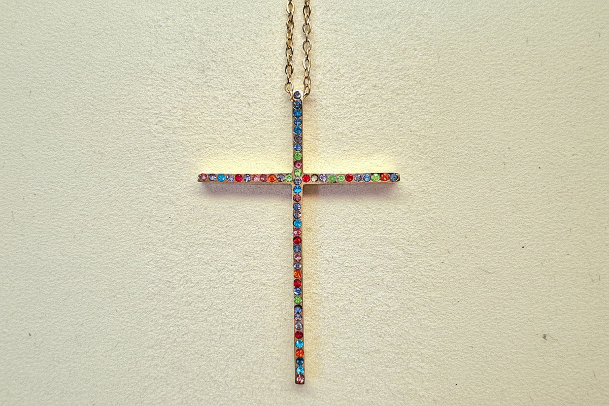 Cruz fina com cristais multicolor